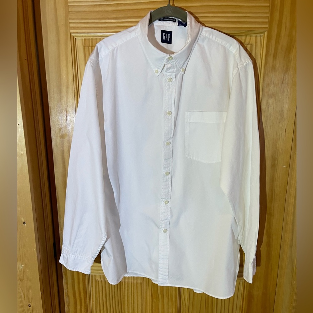 GAP Men's Crisp White Button-Down Shirt